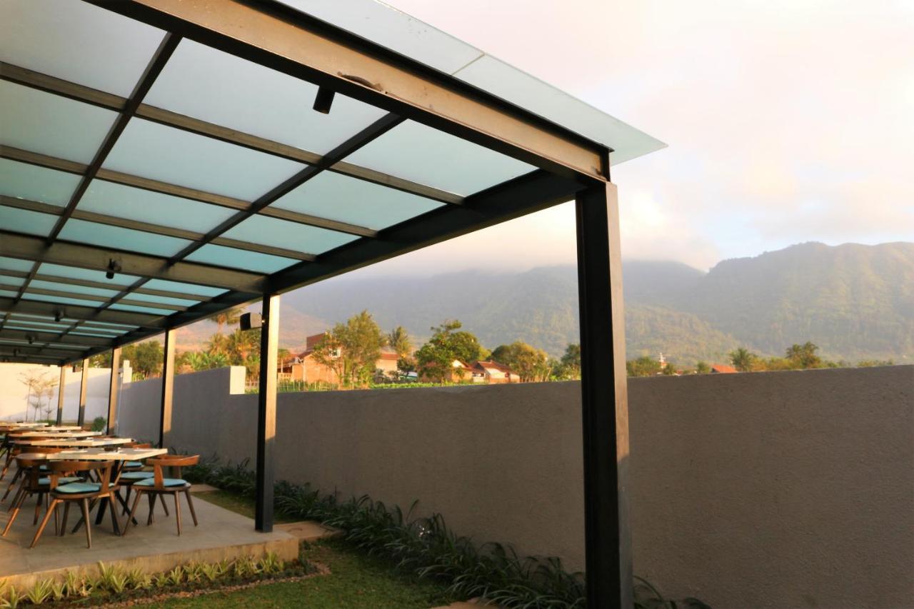 Hotel Santika Garut Eksteriør bilde